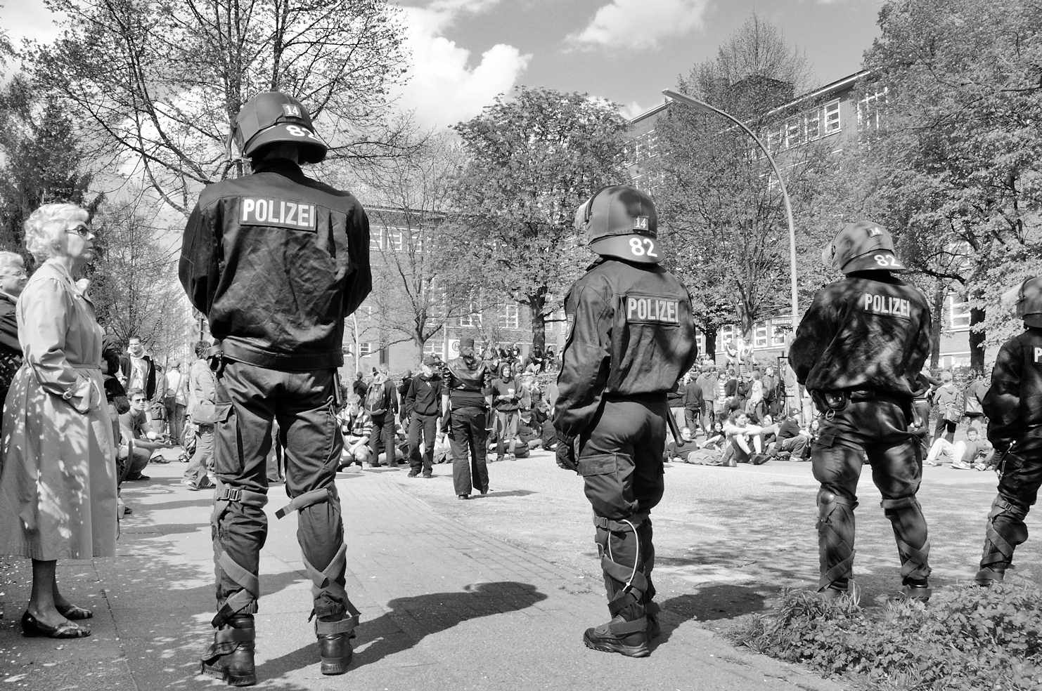 DSC3767 Und die Polizei passt auf. | Nazidemonstration in Hamburg Barmbek - Proteste.